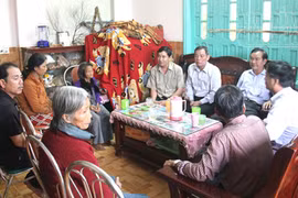 Trích 70 triệu đồng hỗ trợ gia đình 14 thuyền viên bị mất tích trên biển