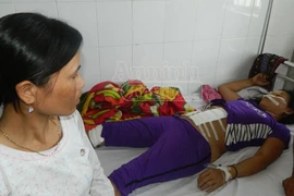 Đầu đạn "cục sắt" phát nổ, 6 người nhập viện cấp cứu