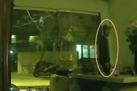 Hớ hênh mở cửa "mời" kẻ gian vào nhà trộm laptop