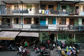 Bấp bênh chung cư hết “đát”