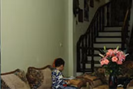 Xông vào nhà cướp giật iPad của cháu bé 2 tuổi