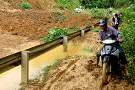 Một địa phương bị cô lập hoàn toàn do mưa lũ