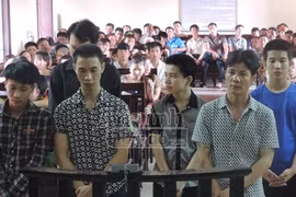 Nhóm côn đồ giải quyết mâu thuẫn bằng súng lĩnh án 