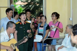 Món quà ý nghĩa dành tặng chiến sĩ dịp 2-9