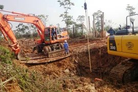 Đường ống nước sông Đà lại vỡ lần thứ 10