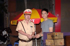 Nhờ CSGT, sau một tuần nhận lại ví tiền bị mất