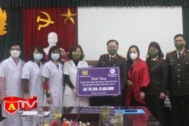 Chung tay cùng các bác sỹ nơi tuyến đầu phòng chống dịch Covid-19