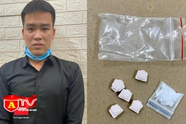 Cất giấu ma tuý vào tất vẫn bị phát hiện