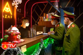 Tuyên truyền hàng quán chấp hành nghiêm quy định phòng chống dịch