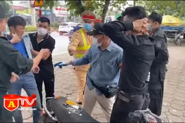 Trên đường mua ma tuý về bị lực lượng 141 phát hiện bắt quả tang