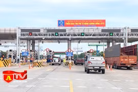Từ chối phục vụ xe ô tô không dán thẻ thu phí tự động vào đường cao tốc