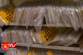 Gần 50% xe ô tô kinh doanh tại Hà Nội chưa đổi biển màu vàng