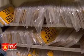 Gần 50% xe ô tô kinh doanh tại Hà Nội chưa đổi biển màu vàng