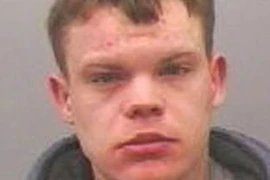 Mẹ đóng giả con gái để bẫy kẻ ấu dâm