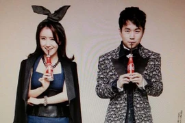 Cặp đôi "thay đồ nhanh nhất thế giới" đến Việt Nam