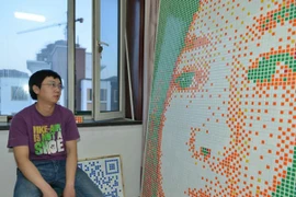 "Vẽ" người trong mộng bằng khối rubik