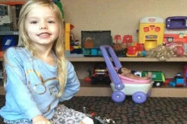 Cha mẹ phải làm "gãy chân" con 3 lần/ngày