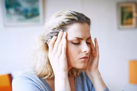 Ánh sáng màu xanh giảm chứng đau nửa đầu