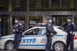 Trở về từ “vùng” Ebola: Nữ y tá Mỹ “kêu trời” vì bị đối xử như tù nhân nguy hiểm