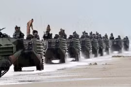 Nhật Bản mua hàng loạt xe lội nước tăng cường khả năng phòng thủ đảo