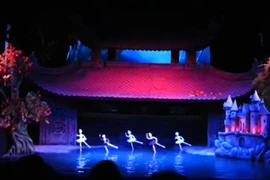 Ngỡ ngàng xem rối nước múa bale đầy quyến rũ