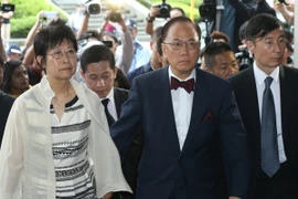 Cựu Đặc khu trưởng khu hành chính Hong Kong ra tòa về tội tham nhũng