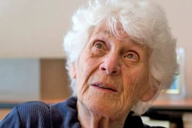 Nhận bằng Tiến sĩ ở tuổi 102