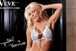 Crystal Harris diện bikini như búp bê Barbie