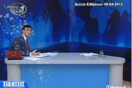 Biên tập viên bị ném trứng khi đang ghi hình