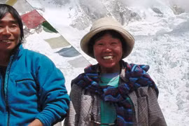 Cụ bà 73 tuổi chinh phục đỉnh Everest