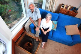 Phát hiện giếng thời trung cổ dưới sàn phòng khách