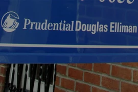 Rao bán điểm đỗ xe hơi giá triệu đô