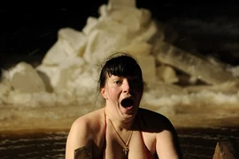 Hàng trăm người Nga thi nhau "chết cóng"