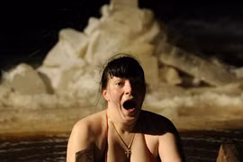 Hàng trăm người Nga thi nhau "chết cóng"