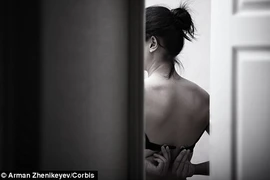 Lắp camera trộm để nhìn vợ cũ khỏa thân