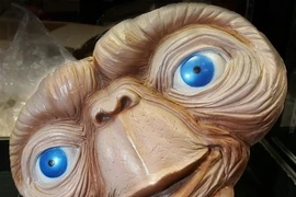 Giật mình phát hiện người ngoài hành tinh nổi trên biển