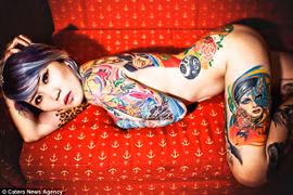 Cuồng nàng Bạch Tuyết, chụp bán khỏa thân khoe hình xăm