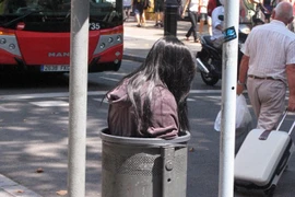 Xác chết bị vứt trên khắp các đường phố