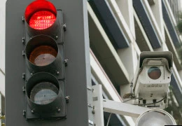 Bị cắt nước vì... quịt đóng tiền phạt vượt đèn đỏ