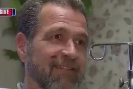 Vẫn sống sót dù đinh 10 cm găm vào tim