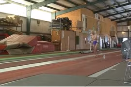 Cụ ông 90 tuổi phá kỷ lục môn nhảy cao