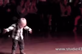Ngộ nghĩnh bé 2 tuổi nhảy Jive và Paso Doble
