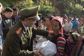 Tết sớm đến với đồng bào nơi biên cương Tổ quốc