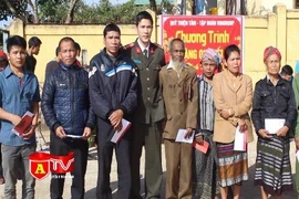 Sẻ chia yêu thương nơi biên cương