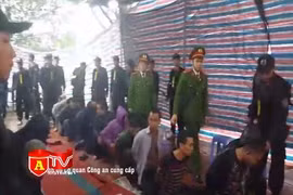 Cận cảnh đột kích sới bạc trong trang trại ở Đồng Mai