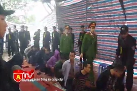 Cận cảnh đột kích sới bạc trong trang trại ở Đồng Mai