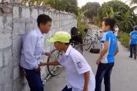 Giúp trẻ ứng phó với trò đánh hội đồng, làm nhục nơi công cộng