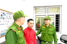 Vừa xuống sân bay, nam thanh niên trốn truy nã 3 năm bị bắt
