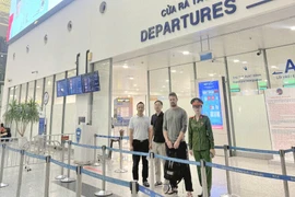 Trục xuất người đàn ông nước ngoài vi phạm pháp luật Việt Nam