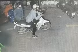 Truy tìm 2 đối tượng trộm cắp xe máy tại phường Xuân Phương